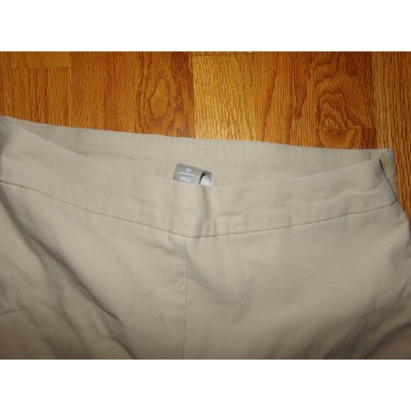 Chico's khaki pull on stretch crop pants size 1R (8) Excellent Preppy Minimalist - Picture 2 of 3